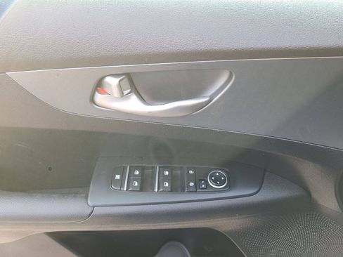Used 2020 Kia Forte LXS FWD image 16