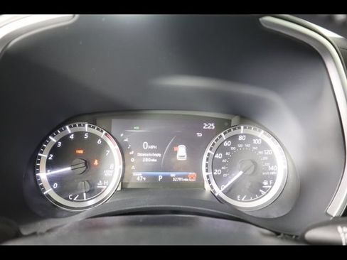 Used 2024 Toyota Highlander XLE FWD image 39