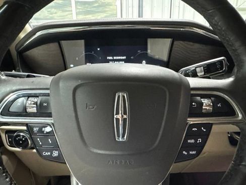 Used 2019 Lincoln Navigator Reserve AWD/4WD image 13