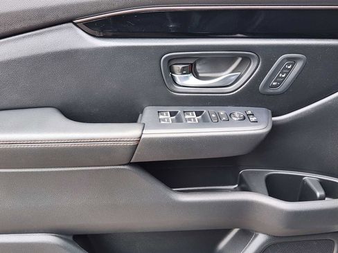Used 2024 Honda Pilot TrailSport image 6
