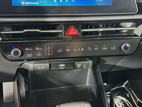 Certified 2025 Kia Niro EX FWD image 17