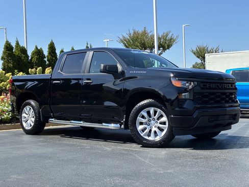Used 2022 Chevrolet Silverado 1500 Custom RWD image 2