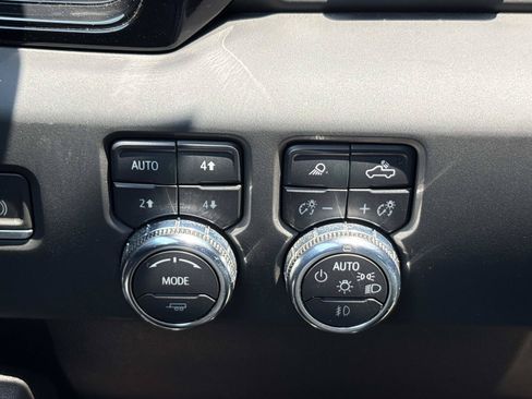 Used 2023 GMC Sierra 1500 AT4 w/ AT4 Premium Package AWD/4WD image 19