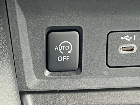 New 2025 Nissan Sentra SR FWD image 25