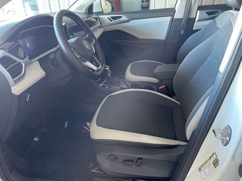 Used 2025 Volkswagen Taos SE image 24