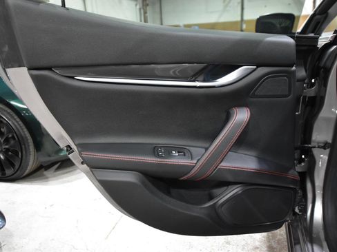 Used 2016 Maserati Ghibli image 39