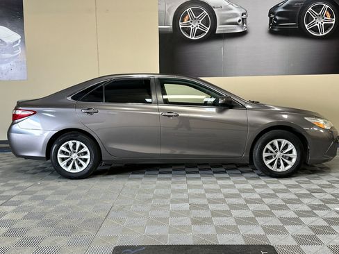 Used 2017 Toyota Camry LE FWD image 3