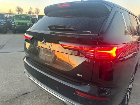 Used 2025 Mitsubishi Outlander SE image 14