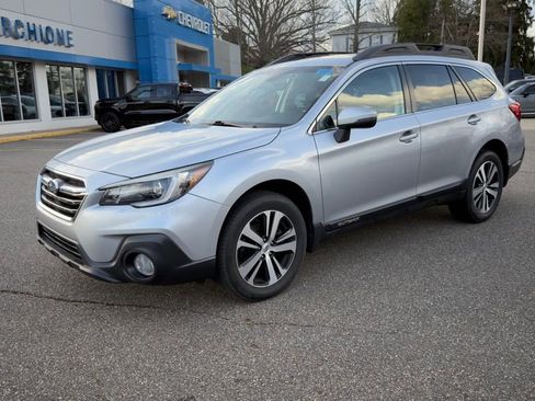Used 2018 Subaru Outback 2.5i Limited image 4