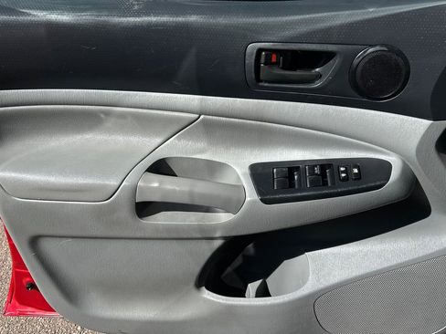 Used 2013 Toyota Tacoma Base V6 w/ Convenience Pkg image 23