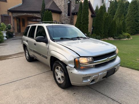 Used 2004 Chevrolet TrailBlazer LS w/ LS Preferred Equipment Group AWD/4WD image 4