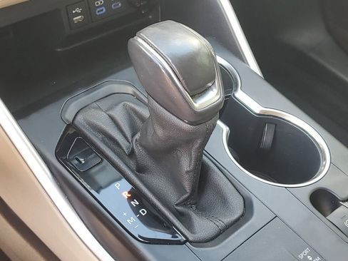 Used 2022 Toyota Highlander XLE FWD image 29