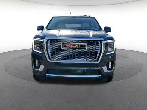 Used 2022 GMC Yukon XL Denali w/ Denali Premium Package AWD/4WD image 9
