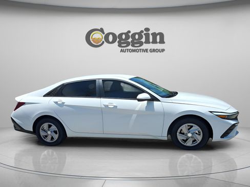New 2026 Hyundai Elantra SE w/ Cargo Package FWD image 6