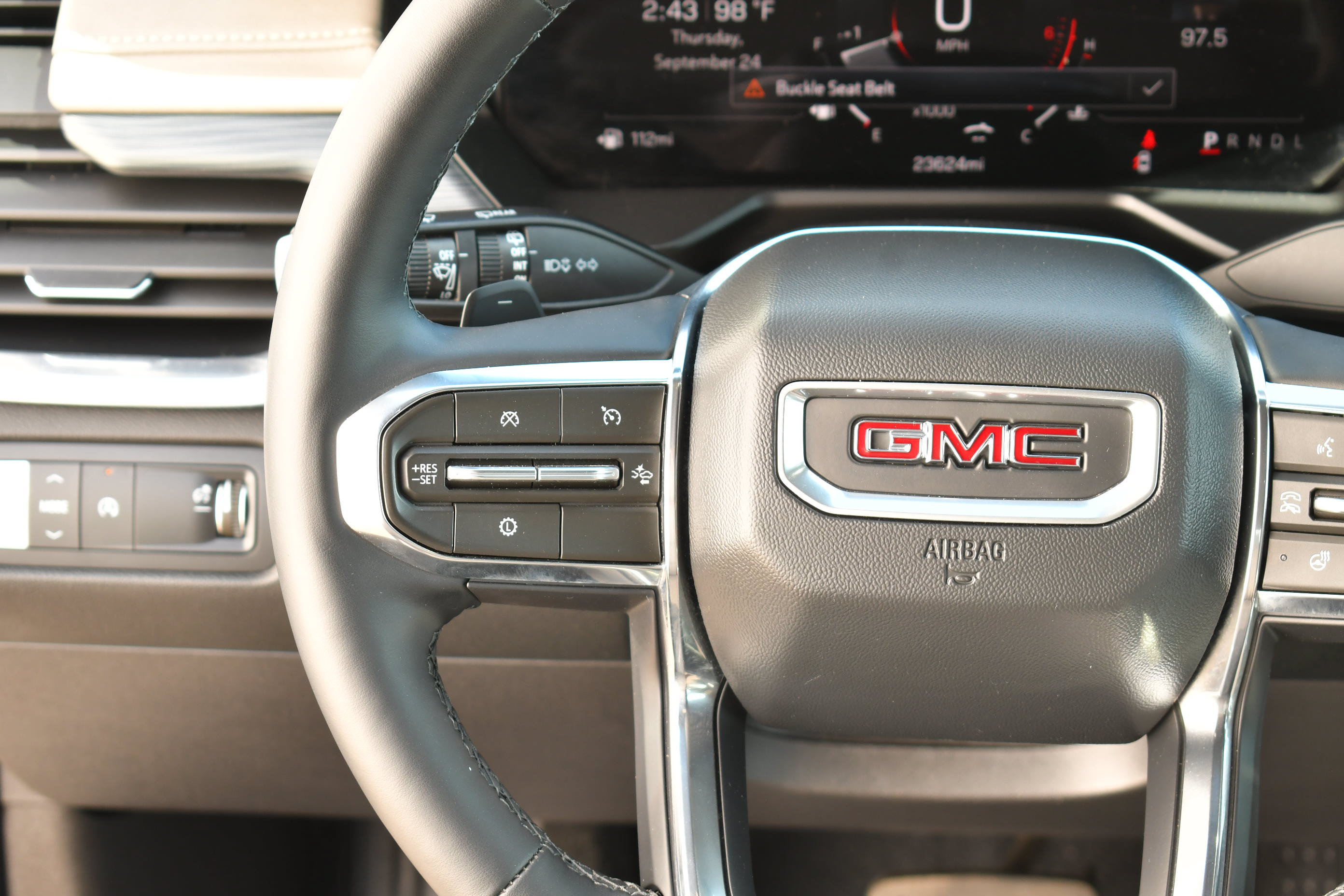Used 2026 GMC Acadia Elevation w/ Elevation Premium Package FWD image 18