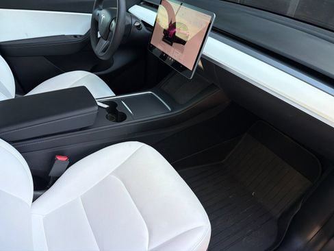 Used 2022 Tesla Model Y Performance AWD/4WD image 14