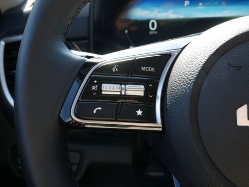 Certified 2024 Kia Seltos X-Line image 31