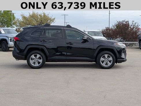 Used 2022 Toyota RAV4 XLE w/ Convenience Package image 4