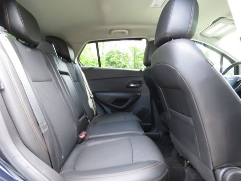 Used 2022 Chevrolet Trax LT AWD/4WD image 16