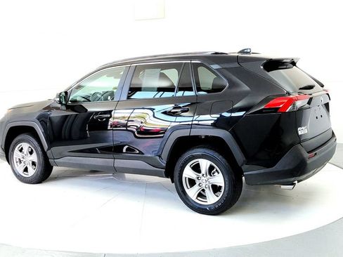 Used 2025 Toyota RAV4 XLE AWD/4WD image 4