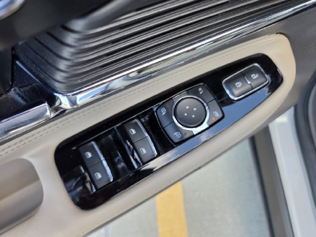 Used 2022 Lincoln Corsair FWD w/ Premium Package image 27