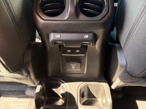 Used 2022 Jeep Wrangler Unlimited Sahara w/ Cold Weather Group AWD/4WD image 13