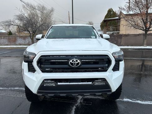 Certified 2025 Toyota Tacoma SR5 image 8