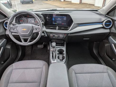 Used 2025 Chevrolet Trax LS FWD image 24