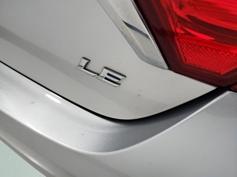 Used 2016 Toyota Camry LE image 12