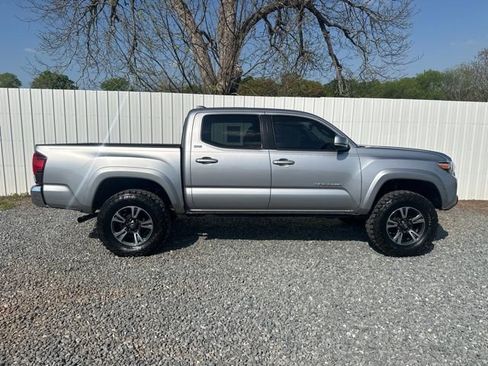 Used 2021 Toyota Tacoma SR5 image 6