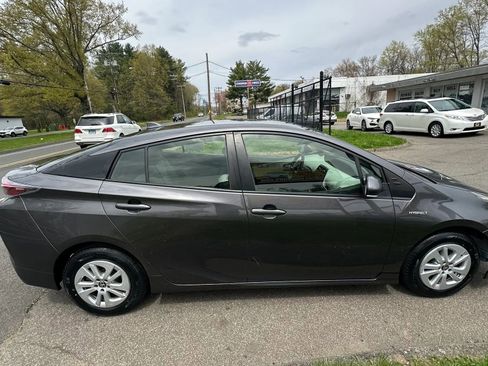 Used 2016 Toyota Prius Two FWD image 4