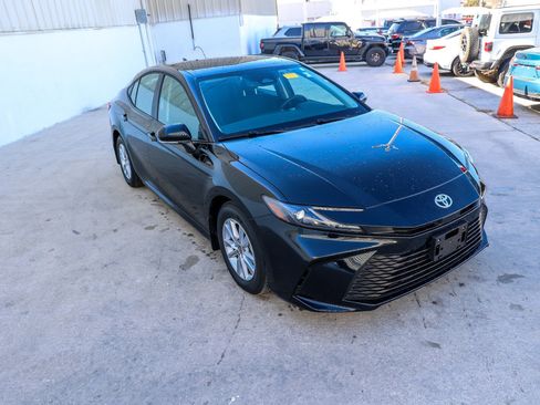 Used 2026 Toyota Camry LE image 5