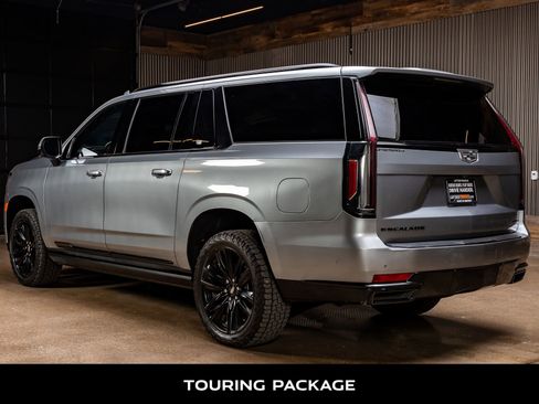 Used 2023 Cadillac Escalade ESV Sport Platinum image 6