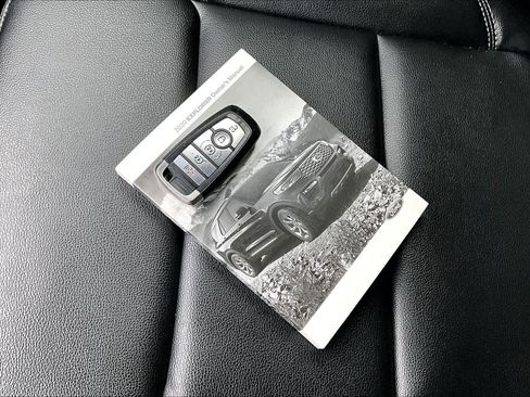 Used 2020 Ford Explorer XLT w/ Equipment Group 202A image 14