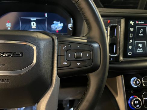 Used 2023 GMC Yukon XL Denali AWD/4WD image 14