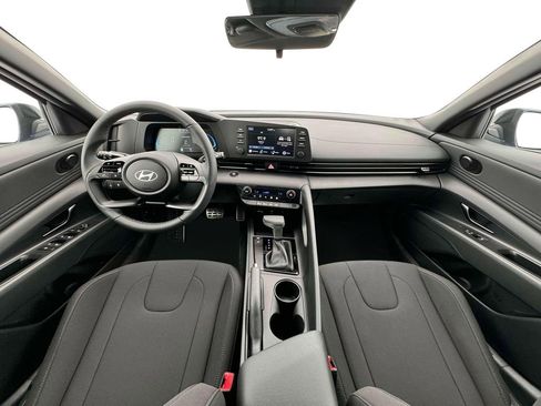 Used 2025 Hyundai Elantra Sport image 9