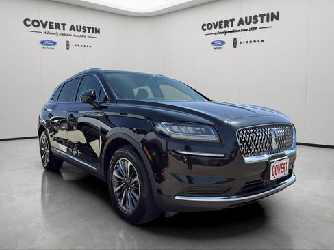 Used 2023 Lincoln Nautilus FWD w/ Premium Package image 2