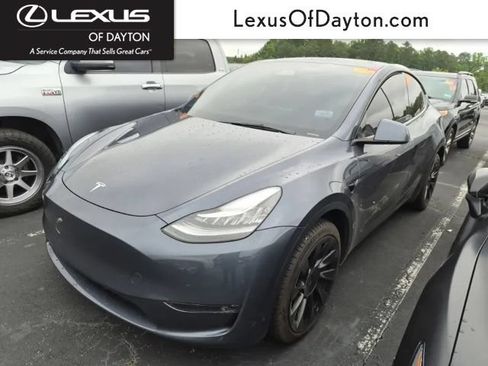 Used 2023 Tesla Model Y Long Range AWD/4WD image 1