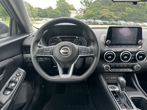 Used 2024 Nissan Sentra SV FWD image 23