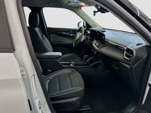 Used 2025 Chevrolet TrailBlazer LT image 31