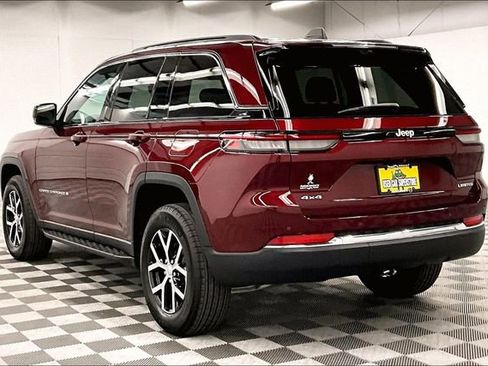 Used 2024 Jeep Grand Cherokee Limited w/ Luxury Tech Group II image 3