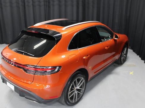 Certified 2025 Porsche Macan image 8