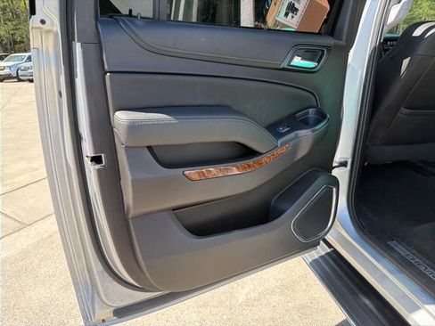 Used 2017 Chevrolet Suburban Premier image 20