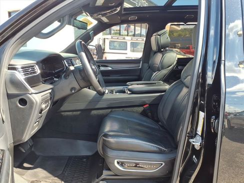 Used 2023 Jeep Grand Wagoneer Series II AWD/4WD image 11