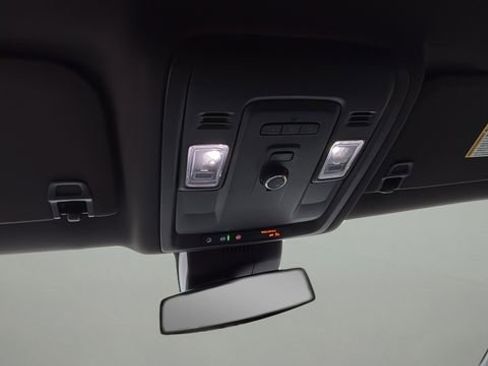 Used 2024 Chevrolet Suburban LT image 27