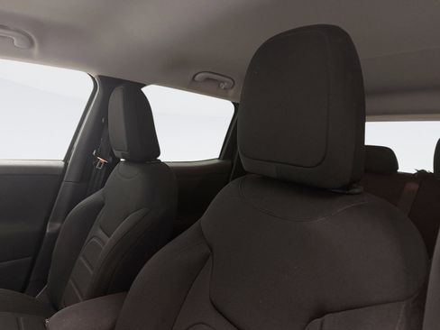 Used 2021 Jeep Renegade Latitude w/ Luxury Group I image 8