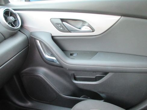 Used 2024 Chevrolet Blazer LT w/ Convenience Package FWD image 30