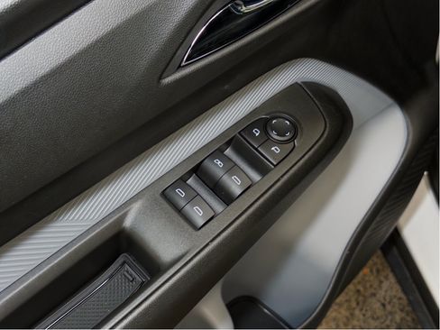Used 2027 Chevrolet Bolt LT w/ Comfort Package FWD image 8
