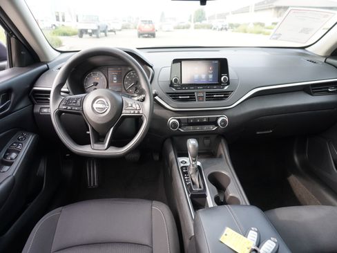 Used 2024 Nissan Altima 2.5 S image 2