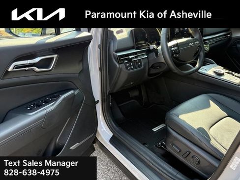 Certified 2026 Kia Sportage EX w/ EX Panoramic Sunroof Package AWD/4WD image 17